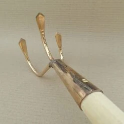 Cultivateur 3 Dents En Cuivre Modèle Taurus - Gamme PKS Bronze -Plantes De Jardin Boutique Cultivateur 3 dents en cuivre modele Taurus Gamme Schauberger 99230 4